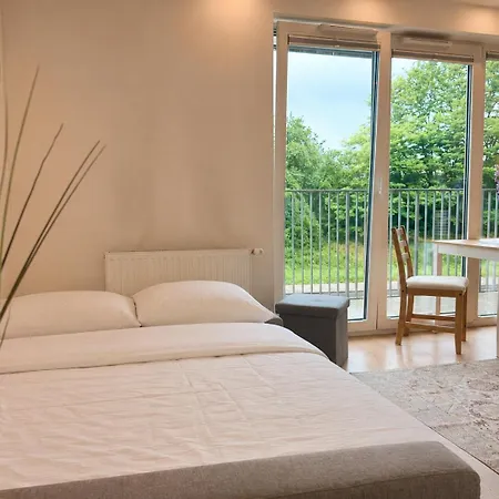 Bright & Cozy Riverside Free Parking Balcony