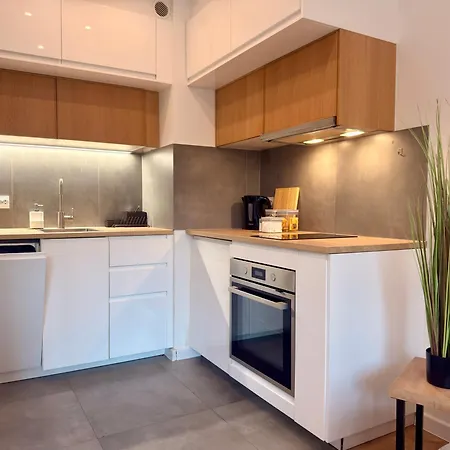 Bright & Cozy Riverside Free Parking Balcony Apartman *